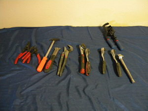 lot 174 image: Rackets, pliers, end wrenches