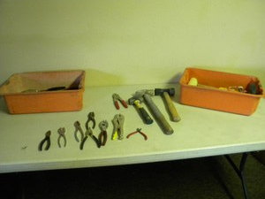 lot 179 image: Pliers, paint supplies & msic