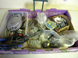 lot 184 image: Air tool kit, safety triangles, bits