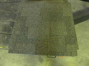 lot 191 image: 26) Carpet squares 2 x2