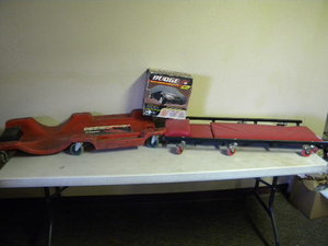 lot 198 image: 2) Creepers & car cover