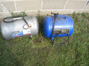 lot 210 image: Two postable air tanks