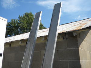 lot 221 image: 2) Aluminum trailer ramps 9 6 L