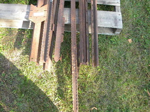 lot 230 image: 9) U fence posts