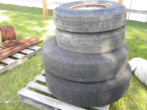 lot 231 image: 2) 7.50 x 16LT & 2) Truck ties