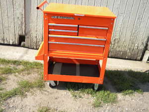 lot 234 image: US General tool box on casters