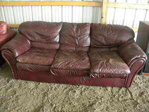 lot 37 image: Leather Full Size Couch