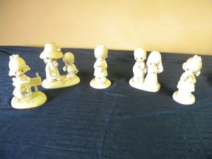 lot 517 image: Precious Moments 5 Figurines