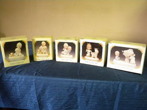 lot 520 image: Precious Moments 5 Figurines
