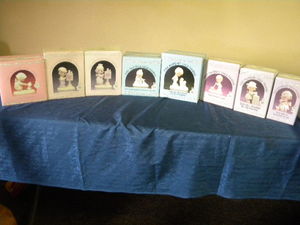 lot 521 image: Precious Moments 8 Figurines