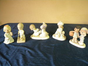 lot 529 image: Precious Moments 5 Figurines