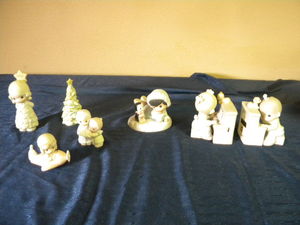 lot 534 image: Precious Moments 9 Figurines