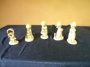 lot 541 image: Precious Moments 5 Figurines