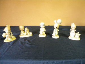 lot 543 image: Precious Moments 5 Figurines