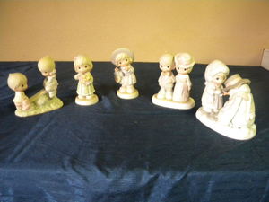 lot 544 image: Precious Moments 5 Figurines