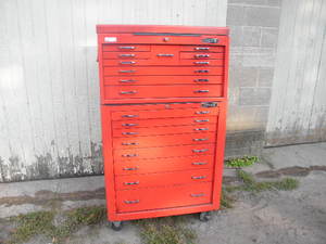 lot 403 image: Matco Tool Box and Chest 18 drawers