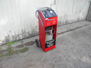 lot 404 image: Snap-On Refrigerant recycler