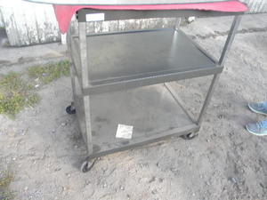 lot 410 image: Roller cart w Mac tool mat