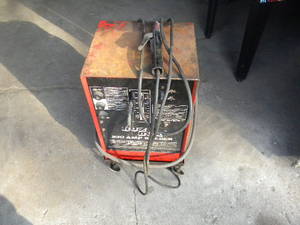 lot 414 image: Century Buz Box 230 Amp Welder