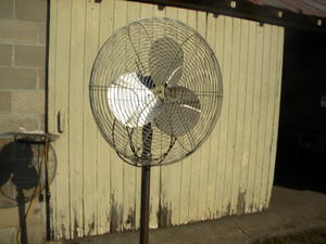 lot 420 image: Commericial Fan on stand