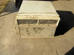 lot 422 image: Sears 18,000 220 air conditioner