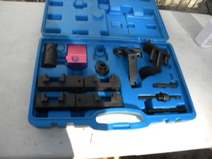 lot 455 image: Blue case with pullers
