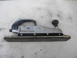 lot 468 image: Campbell Hausfeld air file sander