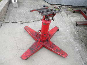 lot 480 image: Floor Transmission Jack Heavy Duty