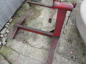 lot 481 image: Engine Stand missing head