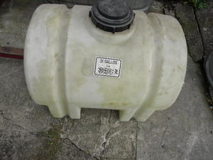 lot 484 image: 35 gal poly tank