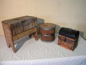 lot 551 image: Log House Lunch Box, Cheese box