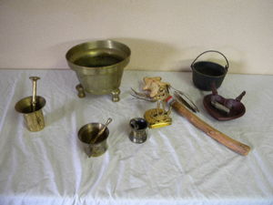 lot 555 image: Brass pestles, large pot, misc.