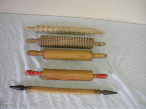 lot 558 image: 5) Assorted rolling pins