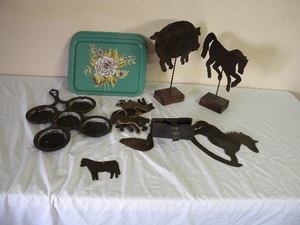 lot 562 image: 50s metal serving trays, bakeware