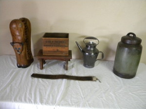 lot 565 image: Wood cat, bench, covered jug
