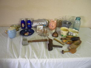 lot 568 image: Blue bottles, shot glasses, Piggy bank