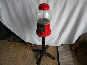 lot 584 image: Gumball machine on stand