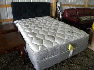 lot 594 image: Queen Bed wHeadboard and frame