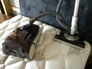 lot 597 image: Kenmore Progressive Hepa Vac