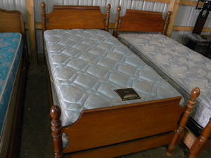 lot 601 image: Single Bed wbox spring & matteress