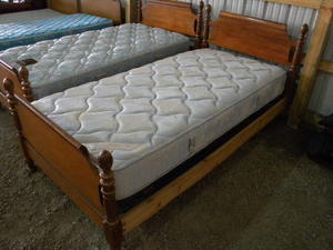 lot 602 image: Single Bed wspring & long matteress