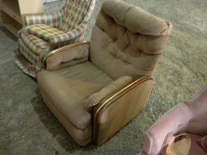 lot 610 image: Brown Recliner wtaped handle