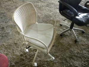 lot 616 image: Stool & dressing chair