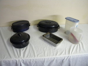 lot 624 image: Enamel rosters, pans, plastic ware