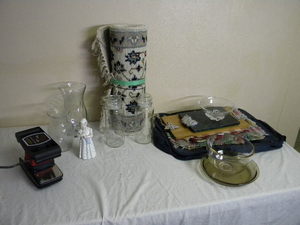 lot 626 image: Viberator, mats, bowls and dishes