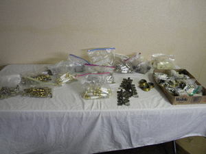 lot 627 image: Door & Drawer pullshardware