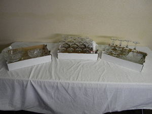 lot 634 image: Serving dishes, Christmas glasses