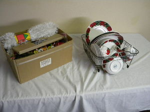 lot 637 image: Christmas dishes & decor