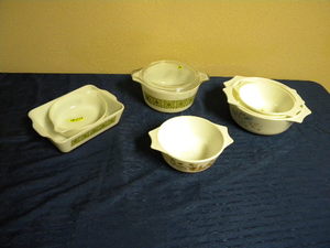 lot 658 image: Assorted Pyrex Bowls