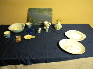 lot 692 image: Blue planter, pyrex, cutting board